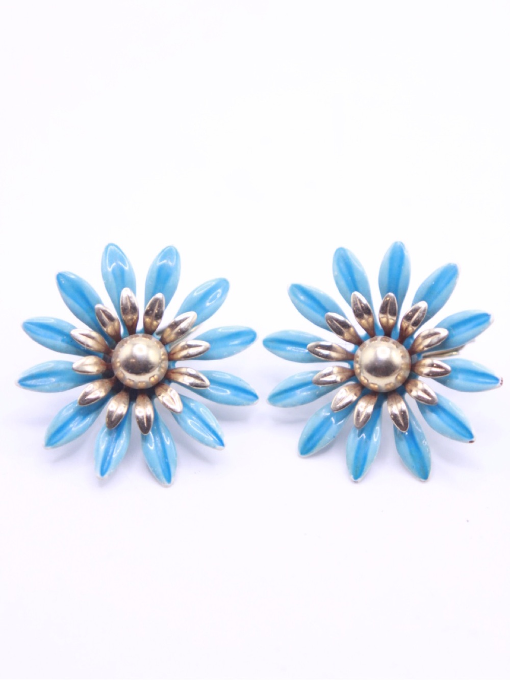 vintage Sarah Coventry "Fashion Petals" clip-back earrings